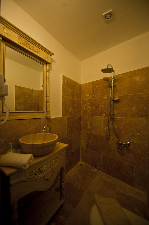 Mahzen Hotel Ayvalı Quarto foto